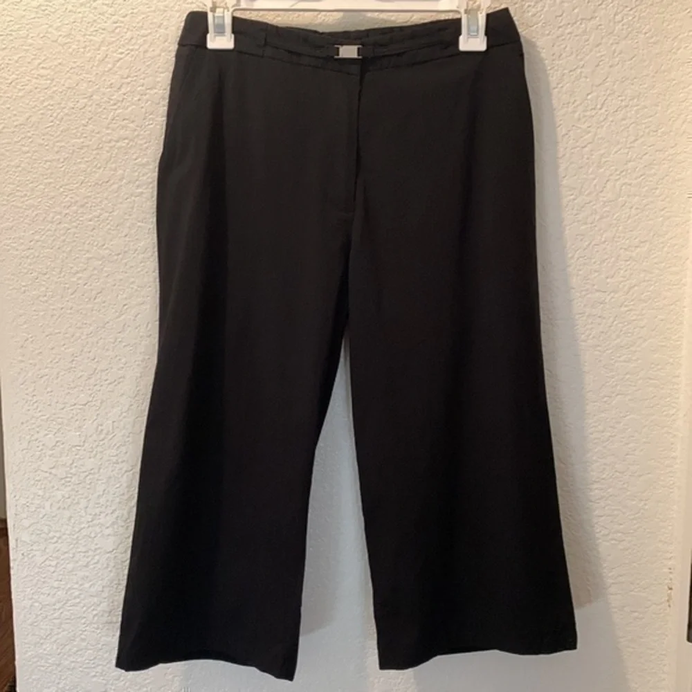 Express stretch black capris - Picture 2 of 8